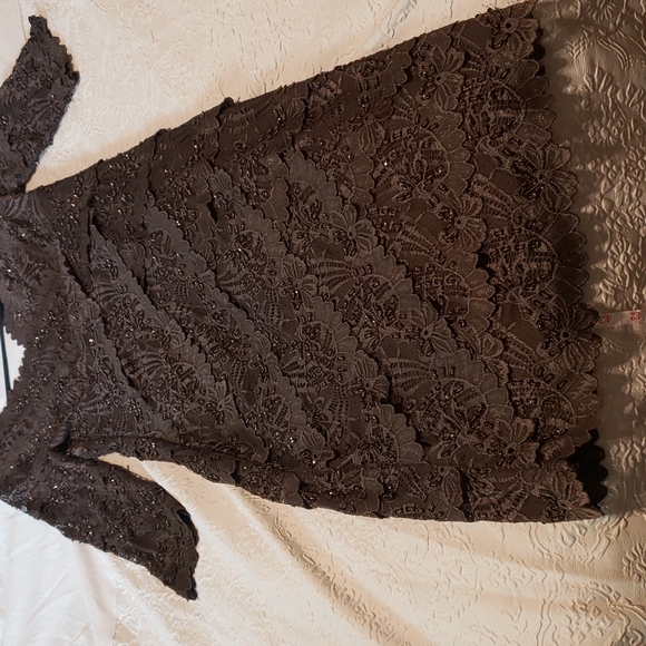Le Chateau Dress - Picture 2 of 8
